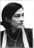 220px-bundesarchiv_bild_183-1989-1027-3002c_christa_wolf