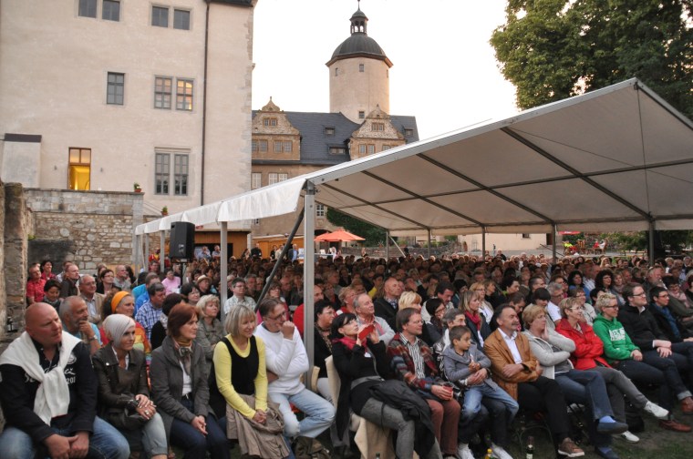 Literaturburg Ranis Lesung am Abend (c) Lese-Zeichen e.V.